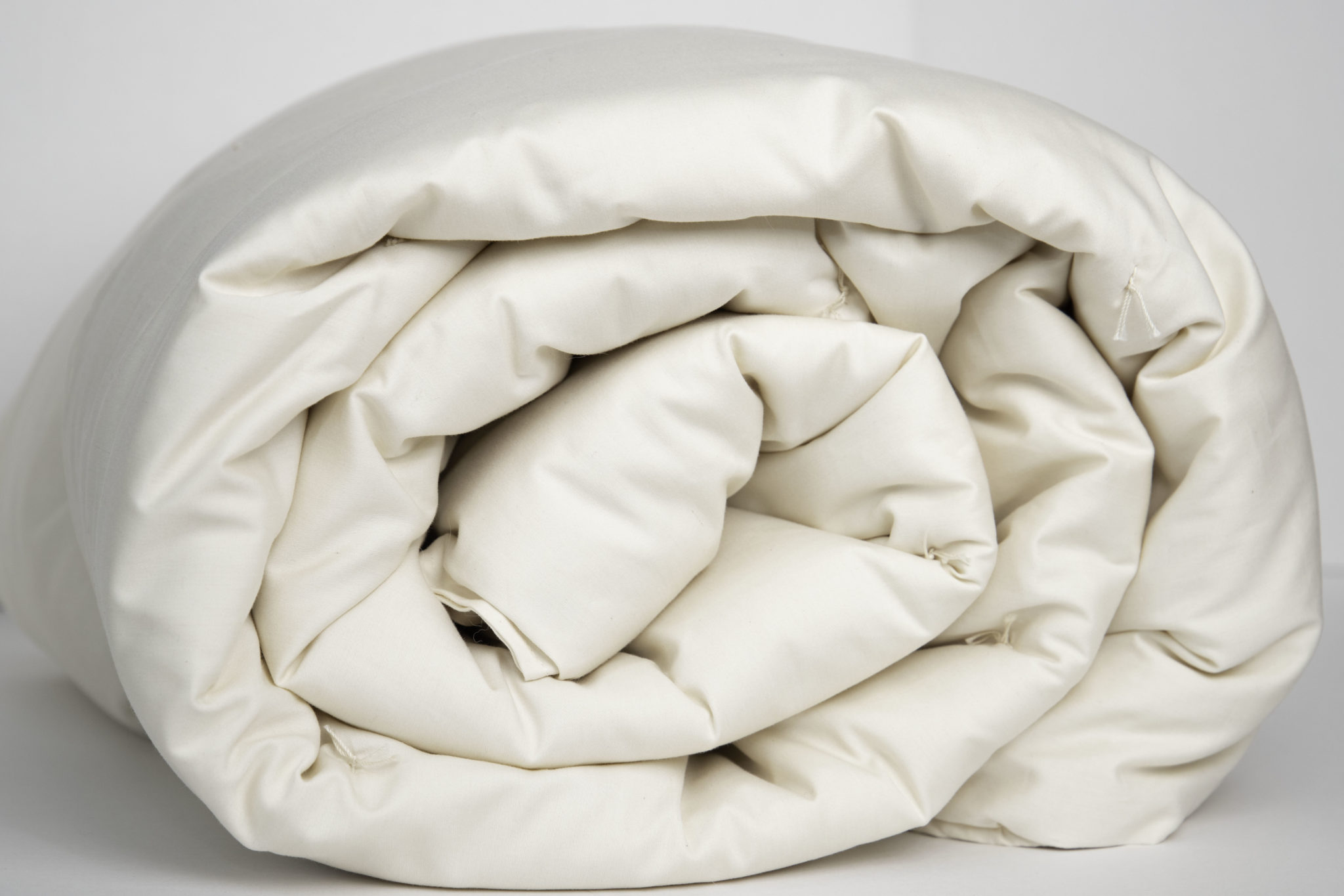 Summer Weight Comforters & Blankets Stay Cool With Wool